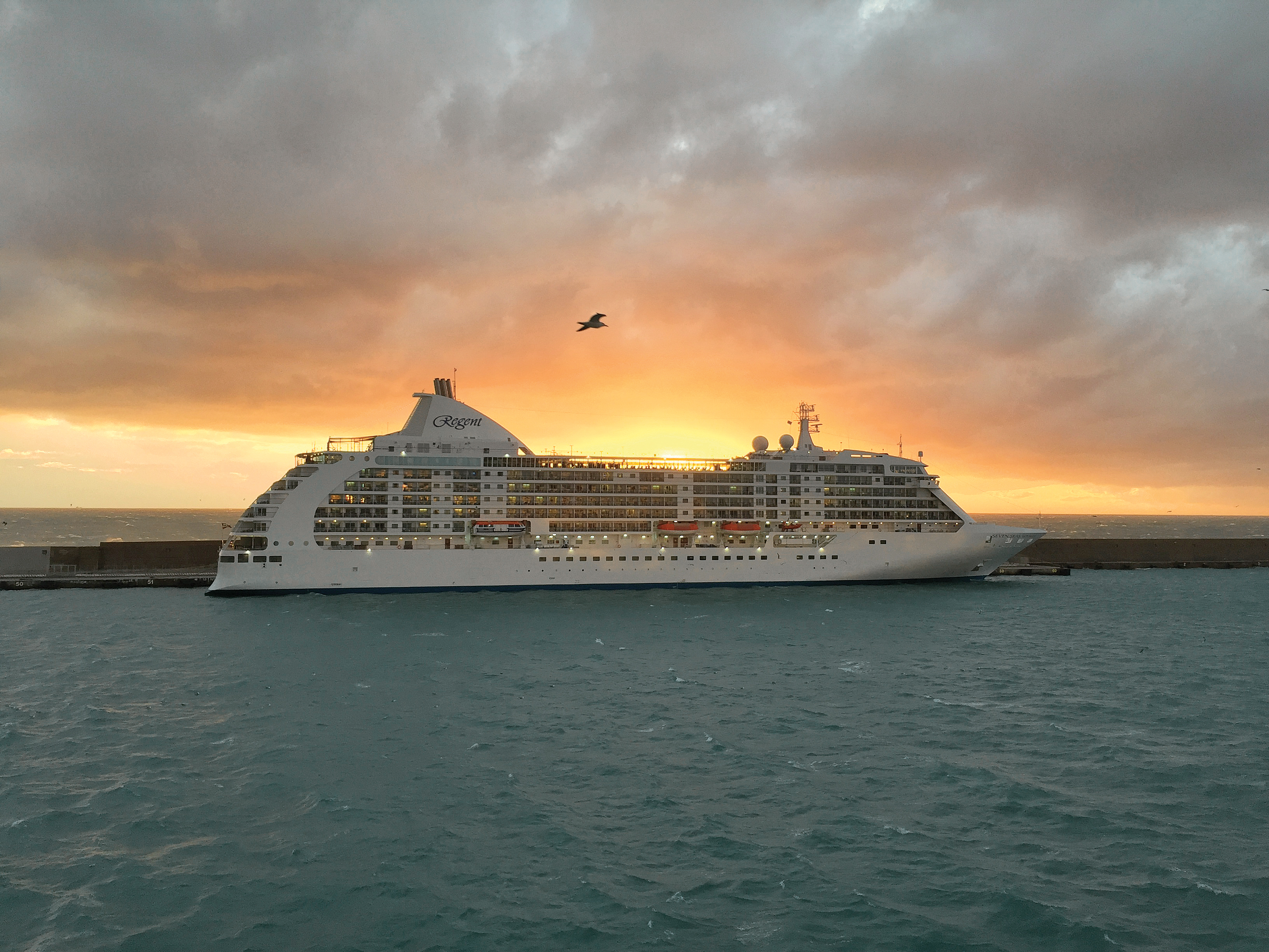 Regent Seven Seas Cruises präsentiert exklusive Sonnenfinsternis-Kollektion 2026 & 2027