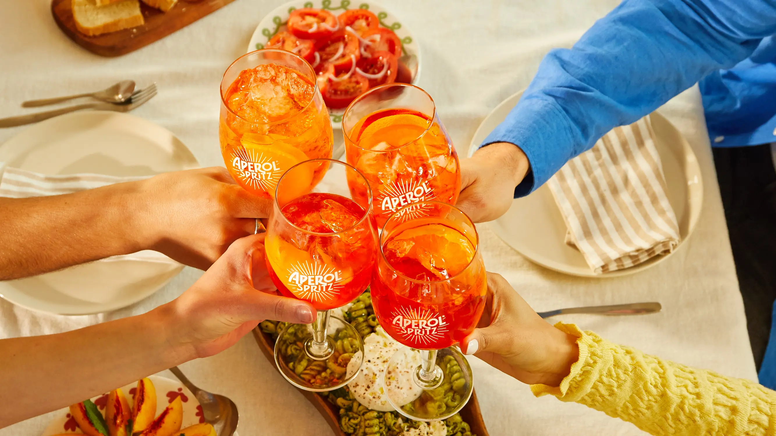 Trinken wir Aperol Spritz & Co. seit Jahren eigentlich falsch?